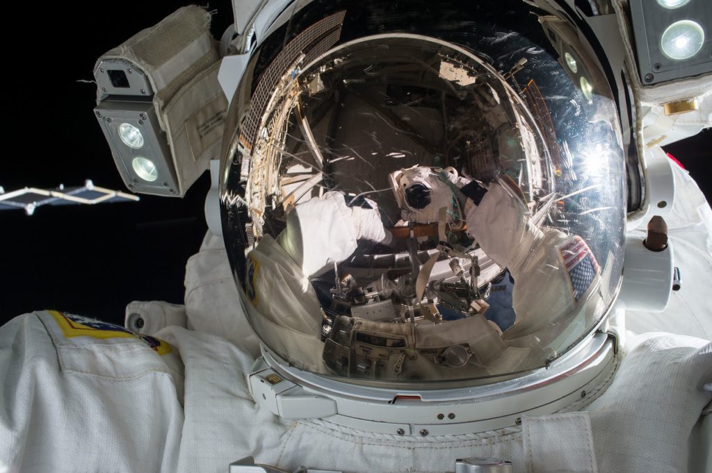 astronaut-selfie