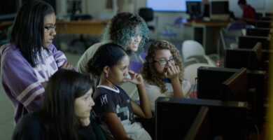 codegirl monitor watching