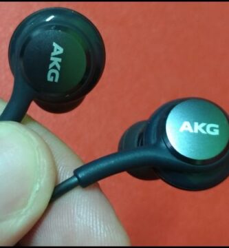 akg