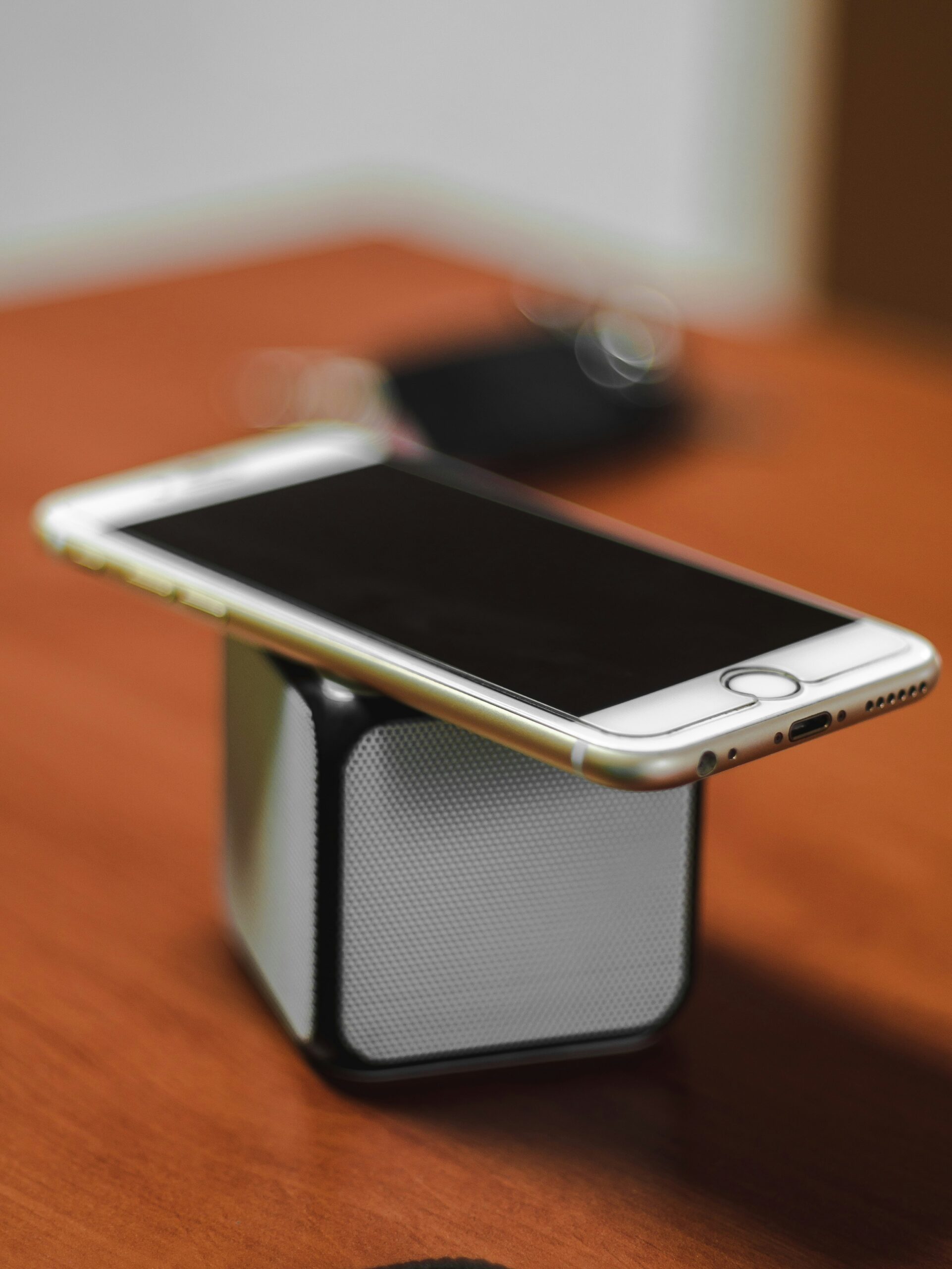 gold iphone 6 on