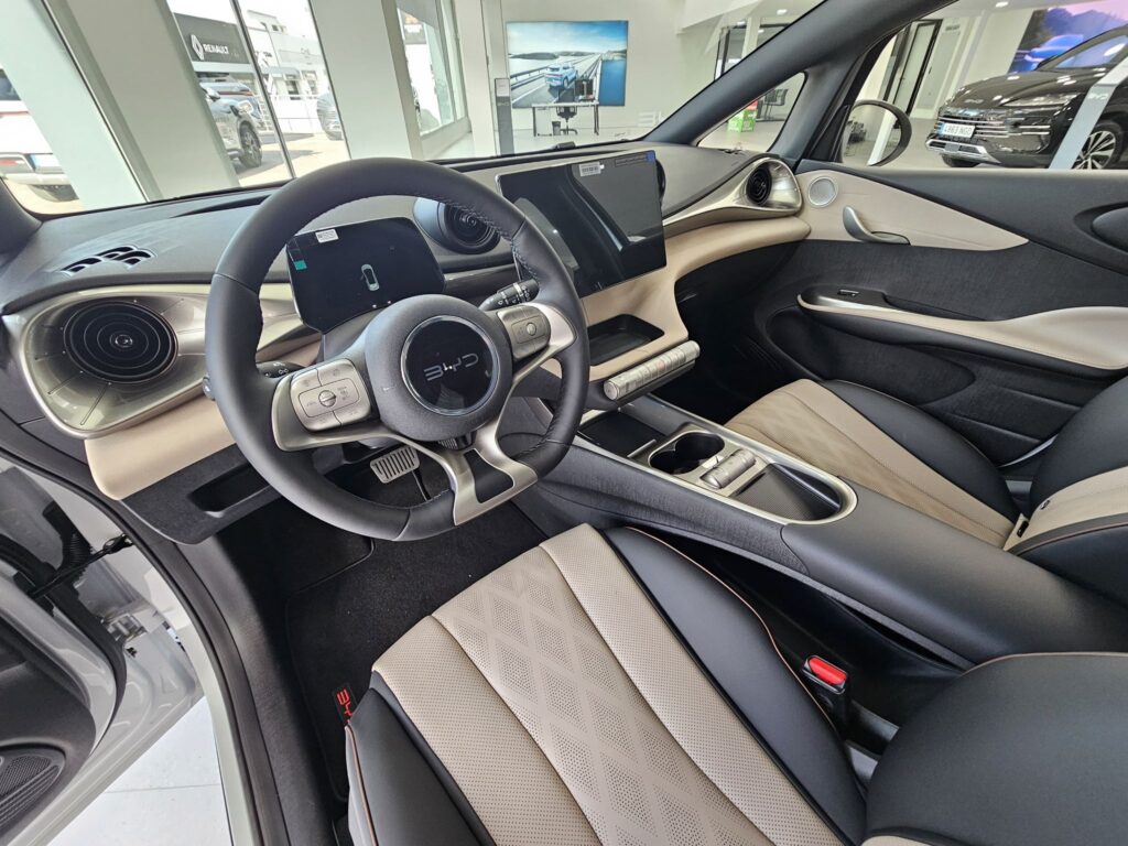 BYD Dolphin a prueba en 2026: ¿Sigue siendo el "Delfín" el rey de los eléctricos compactos en Canarias? 5 BYD Dolphin 2 1