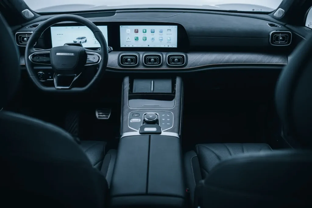 JAECOO 8 SHS: El gigante "Super Híbrido" de 428 CV llega a España para romper el mercado del lujo 3 JAECOO 8 SHS interior 1