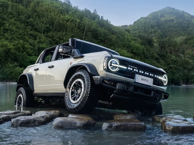 Ford Bronco Amazon Edition: El snorkel de pilar A eleva el vadeo oficial hasta los 925 mm 2 Ford Bronco Amazon Edition