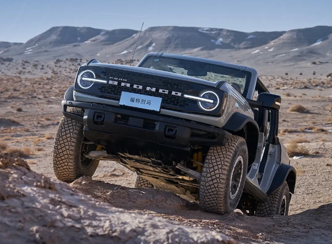 Ford Bronco Amazon Edition: El snorkel de pilar A eleva el vadeo oficial hasta los 925 mm 3 Ford Wild Horse Amazon 2026