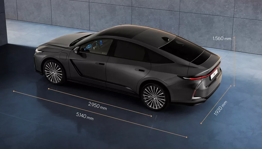 Lexus desafía a los SUV con una berlina espectacular: Híbrido o eléctrico por el mismo precio 3 Lexus ES dimendiones 1