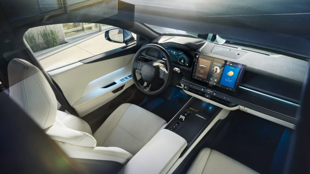 Lexus desafía a los SUV con una berlina espectacular: Híbrido o eléctrico por el mismo precio 2 Lexus ES interior 1
