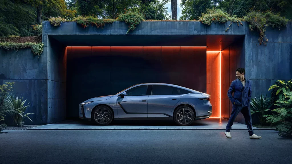 Lexus desafía a los SUV con una berlina espectacular: Híbrido o eléctrico por el mismo precio 5 Lexus ES specs 1