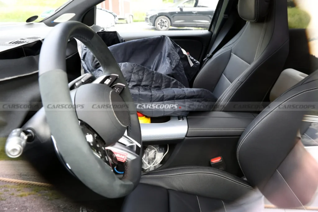 Mercedes AMG GLA electrico interior 1