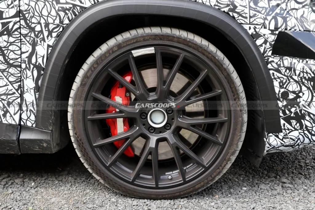 Mercedes AMG GLA electrico llanta 1