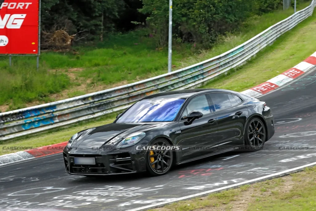 Porsche Panamera 2027: Fotos espía del interior rediseñado y la nueva consola central táctil 3 Porsche Panamera 2027 2 1