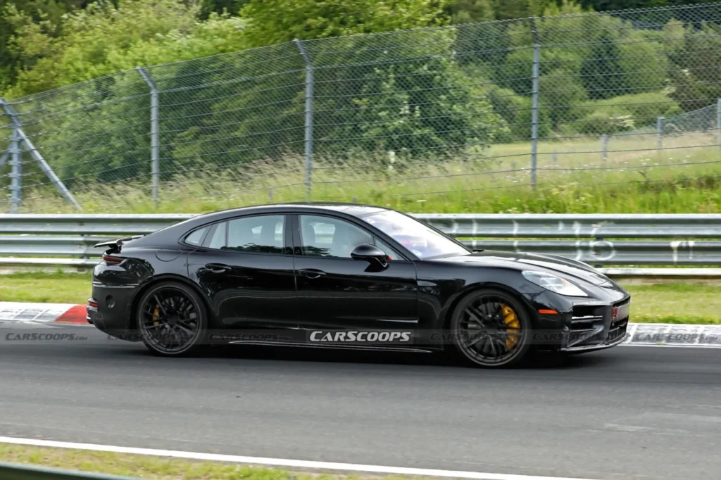 Porsche Panamera 2027: Fotos espía del interior rediseñado y la nueva consola central táctil 4 Porsche Panamera 2027 3 1