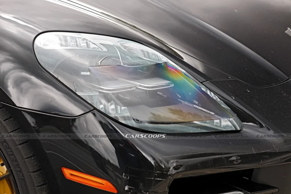 Porsche Panamera 2027: Fotos espía del interior rediseñado y la nueva consola central táctil 5 Porsche Panamera 2027 faro 1