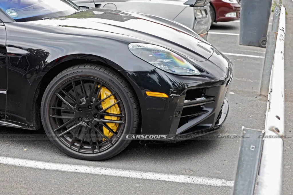 Porsche Panamera 2027: Fotos espía del interior rediseñado y la nueva consola central táctil 6 Porsche Panamera 2027 pinzas freno