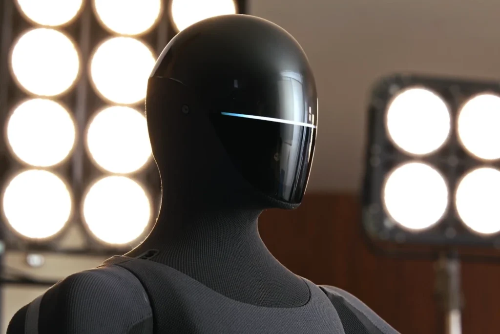 ¡DE LOCURA! El robot de Xiaomi sube al escenario y se hace un selfie con el Xiaomi 17T Pro 3 robot de Xiaomi