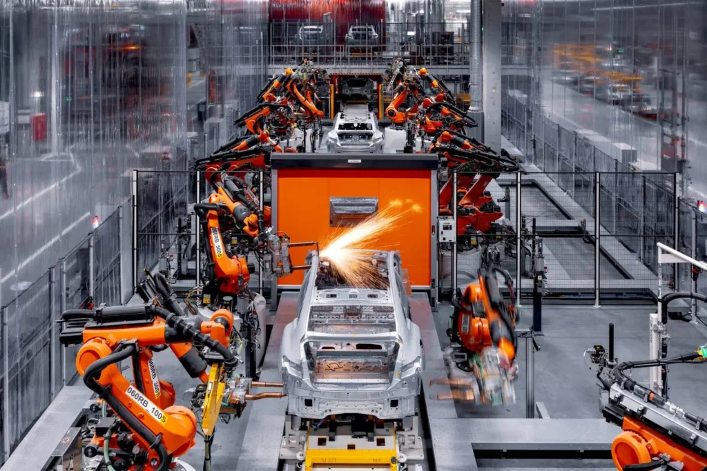 Mercedes-Benz saca músculo en Europa: Duplica su megaplanta para fabricar el Clase C eléctrico de 2027 3 Mercedes Benz Clase C electrico 3
