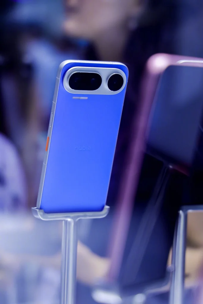 Nubia NaviX Ultra: El primer móvil 100% IA del mundo asusta con su batería de 7.000 mAh 1 Nubia NaviX Ultra 2 1