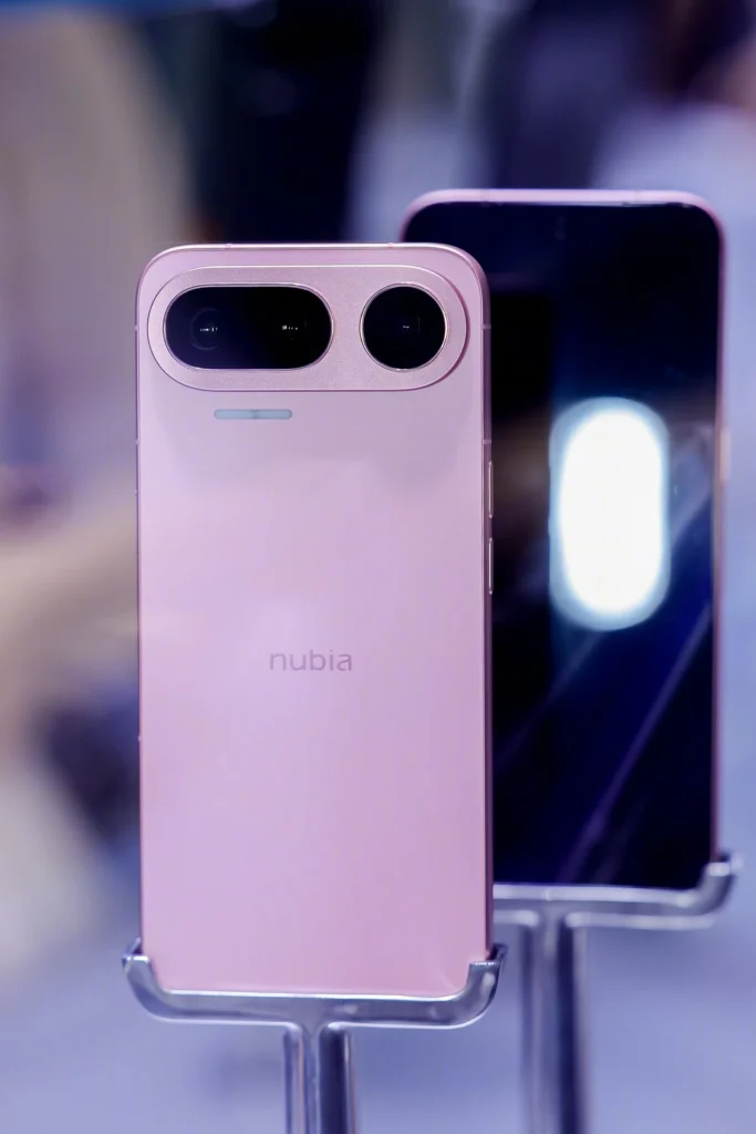 Nubia NaviX Ultra: El primer móvil 100% IA del mundo asusta con su batería de 7.000 mAh 2 Nubia NaviX Ultra 3