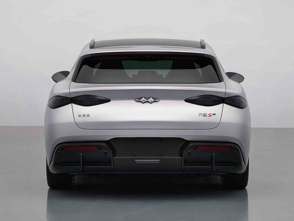 BYD amplía horizontes: El deportivo eléctrico Formula Leopard S y S GT abren reservas en China 2 Formula Leopard S trasera