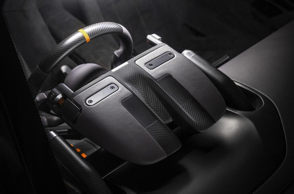 McLaren McL 6GT: La rebelión analógica de Woking contra la dictadura de las pantallas y los algoritmos 2 McLaren McL 6GT