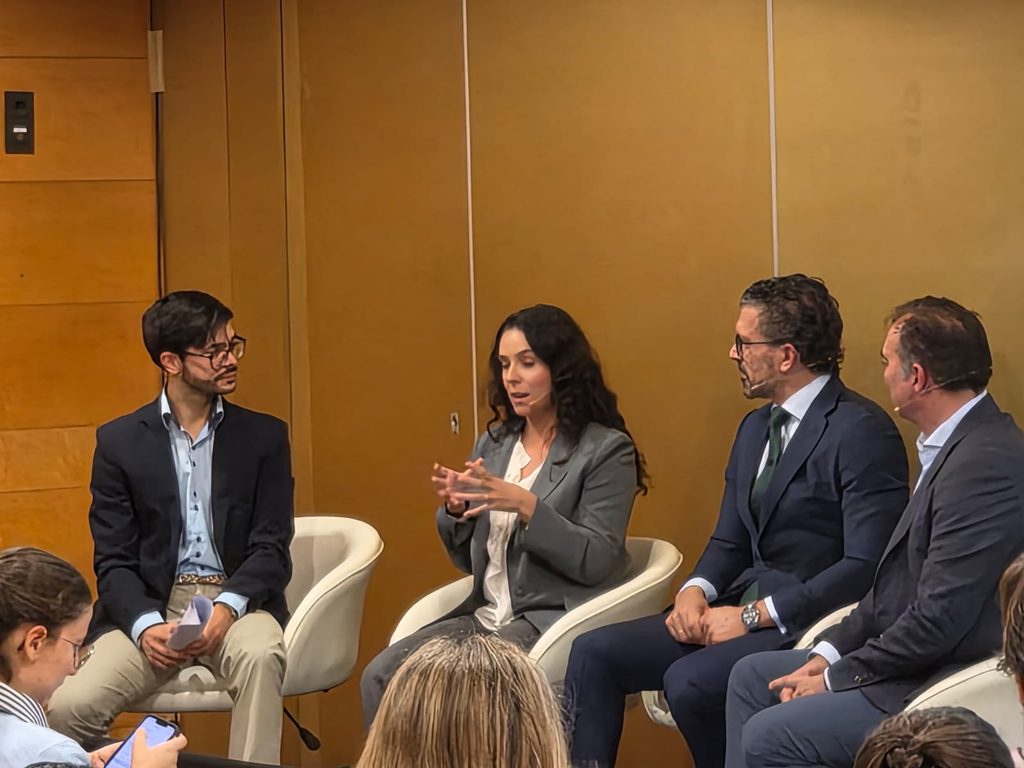 Del 'prompt' al objetivo: La mesa de expertos en #AndalucIA26 disecciona el aterrizaje real de los agentes de IA en empresas y hospitales 1 Ana Toast Abadias