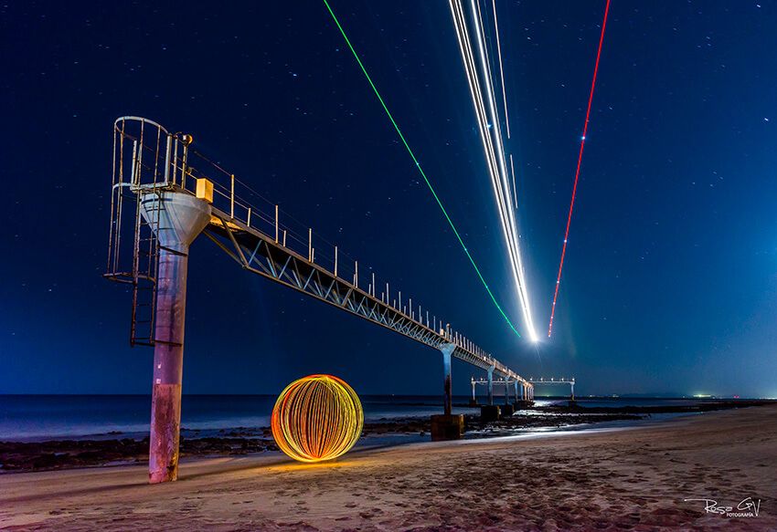 Magia en la oscuridad y artesanía de luz: Análisis técnico y práctico del taller de Lightpainting con Rosa García 2 Aterrizando en Guacimeta