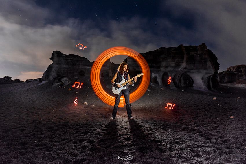 Magia en la oscuridad y artesanía de luz: Análisis técnico y práctico del taller de Lightpainting con Rosa García 3 Sinfonia de Luz fotografia ganadora