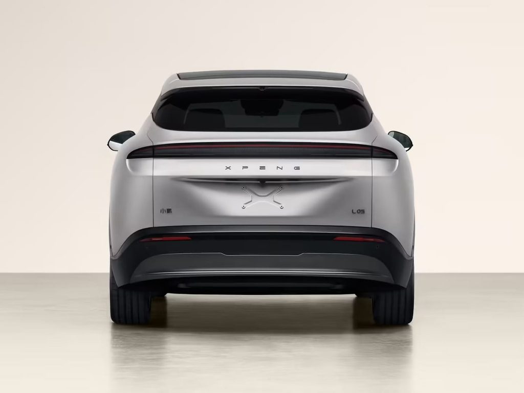 XPeng MONA L05 trasera
