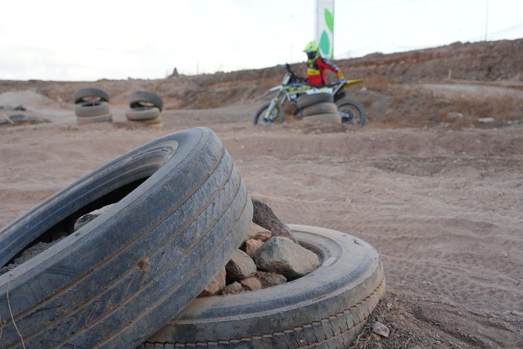 Adrenalina, polvo y estrategia: Análisis técnico del Taller de Motocross MX con Danny Vela y Godox 1 taller fotografia Danny Vela