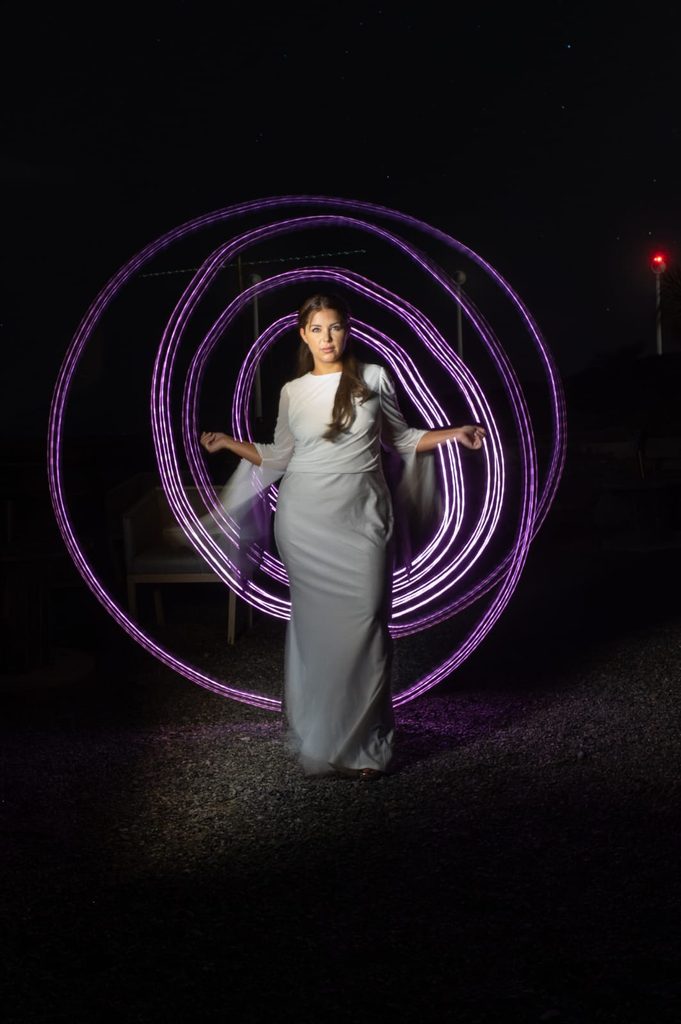 Magia en la oscuridad y artesanía de luz: Análisis técnico y práctico del taller de Lightpainting con Rosa García 22 taller light painting rosa garcia canarias 4